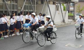 ボランティアによるあいさつ運動