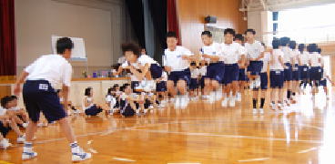 体育館でに特訓 がんばれ!